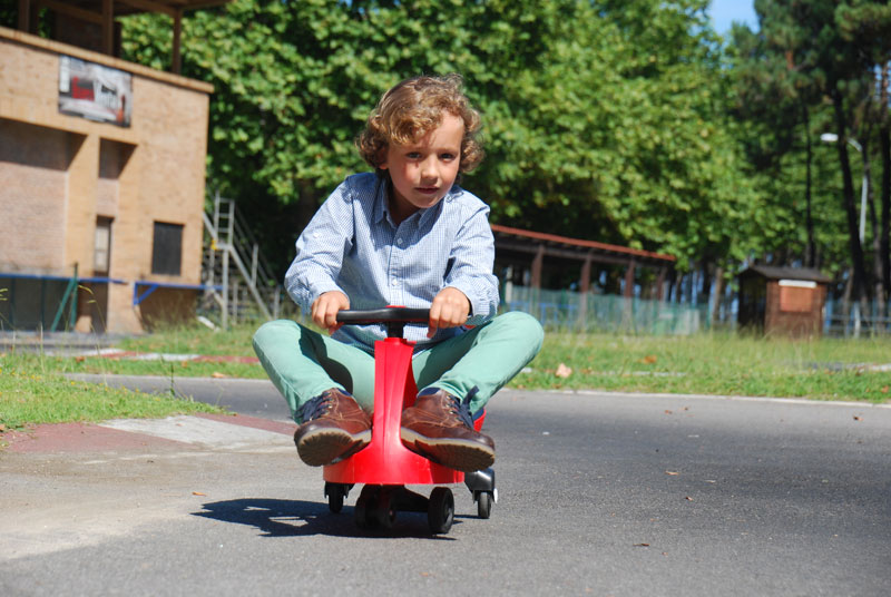 Los niños desarrollarán su sentido del equilibrio y la velocidad gracias a los correpasillos Didicar que pueden ser usados tanto en interiores como en exteriores.